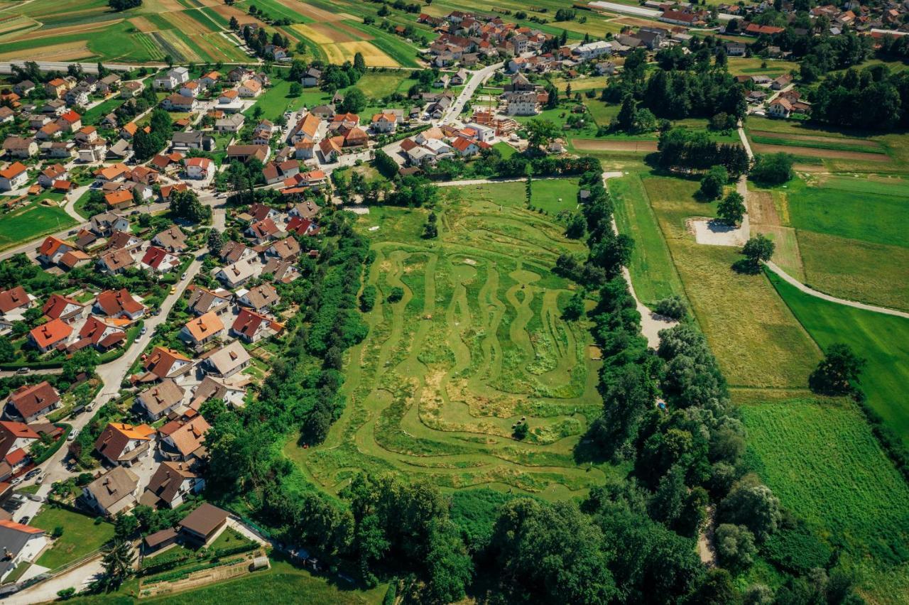 Camping @ Nogometni Golf Ljubljana Hotell Eksteriør bilde