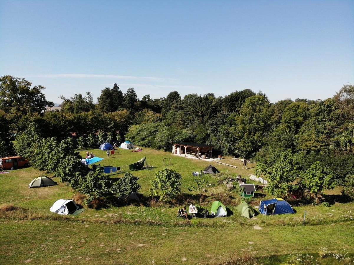 Camping @ Nogometni Golf Ljubljana Hotell Eksteriør bilde