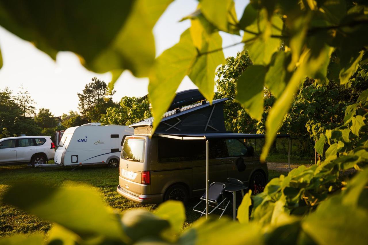 Camping @ Nogometni Golf Ljubljana Hotell Eksteriør bilde